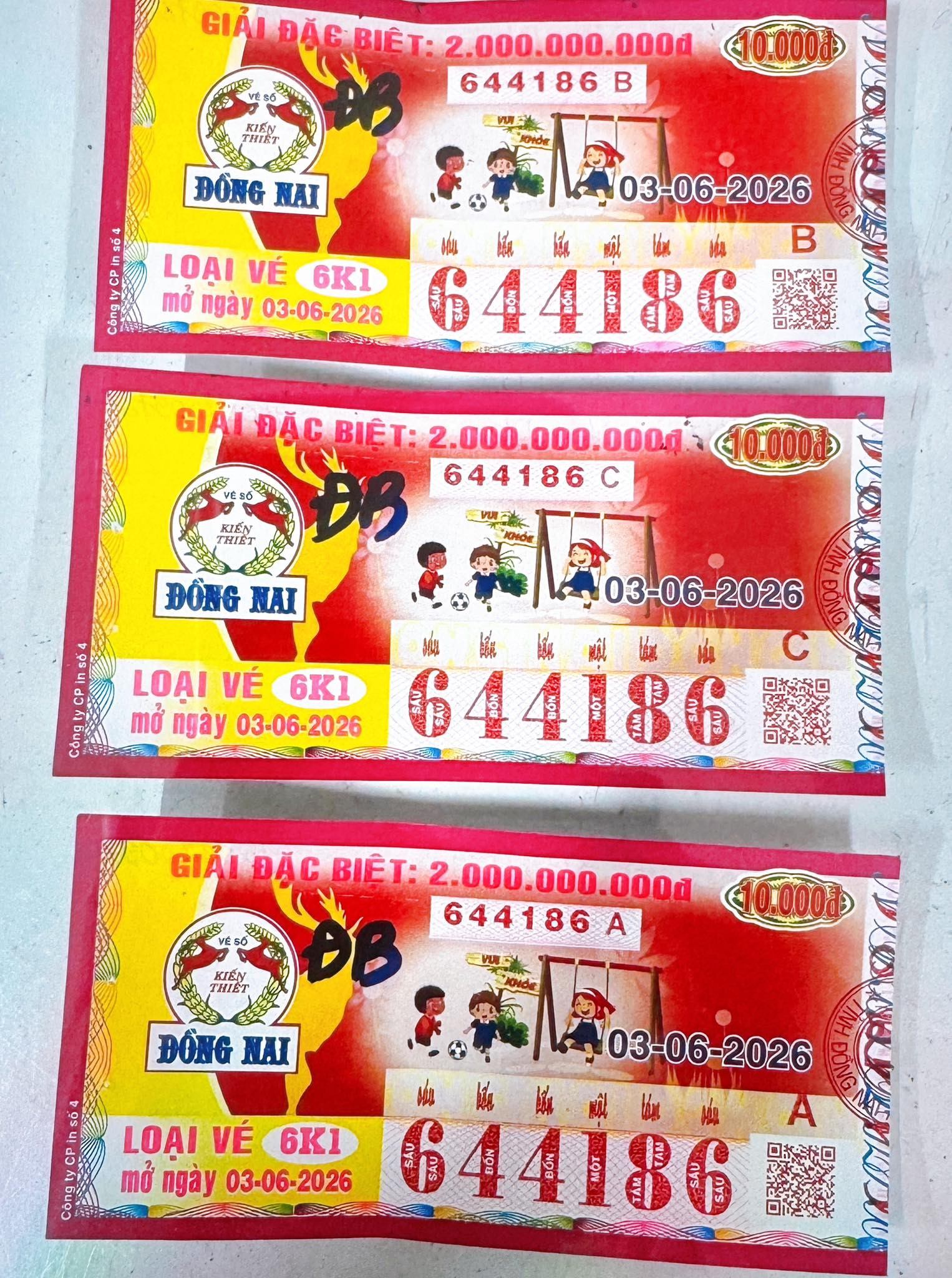 Chiều 4-6, lộ diện nhiều người trúng 3 giải độc đắc xổ số miền Nam - Ảnh 2.
