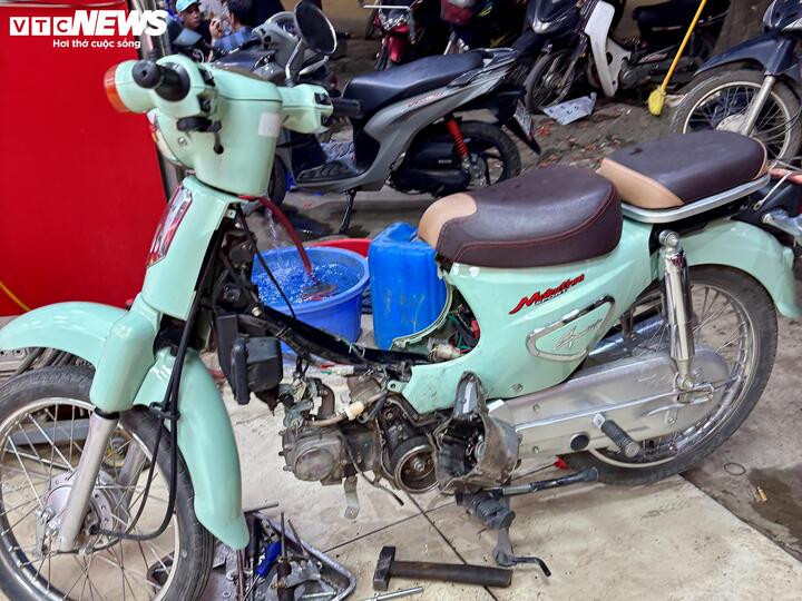 Khách chịu chi tiền bảo dưỡng xe chạy xăng E10, thợ sửa xe hốt bạc插图2 Nhiều chủ xe không tiếc tiền vệ sinh tổng thể trước khi đổ xăng E10.