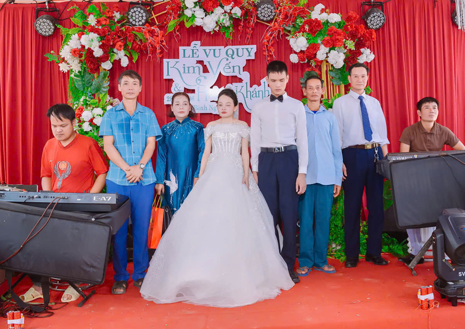 đám cươi 2.jpg