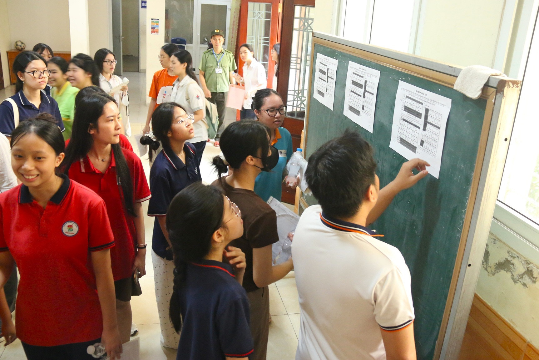 thi lớp 10 chuyên Sư phạm (4).JPG