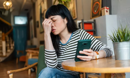 Tôi không khỏi buồn lòng khi thấy con ở quê ăn uống đạm bạc. (Ảnh minh họa: iStock)