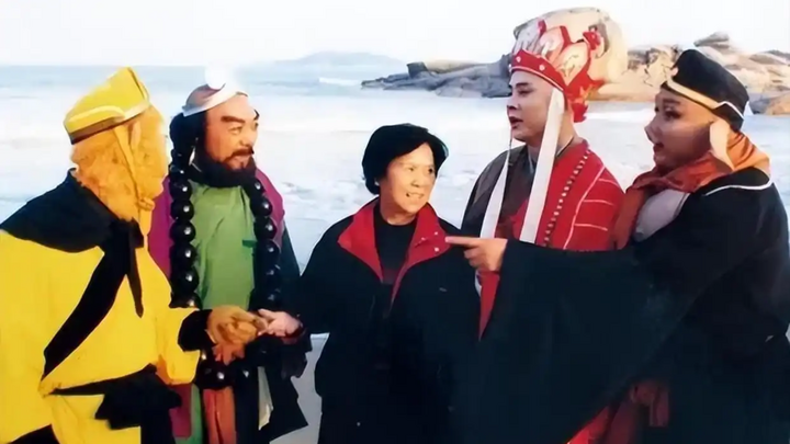 Vì sao đạo diễn Dương Khiết từng 'cạch mặt' 4 diễn viên Tây du ký suốt 10 năm?插图3 Suốt 6 năm thực hiện, đoàn phim Tây Du Ký phải làm việc trong điều kiện kinh phí eo hẹp.
