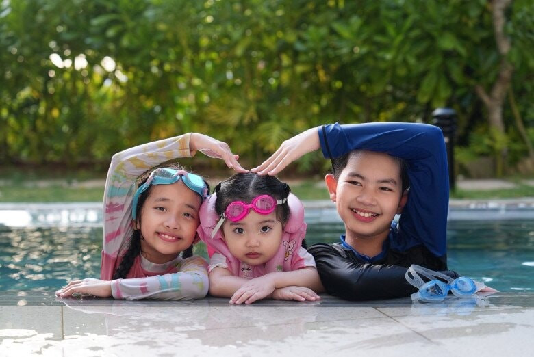 Khánh Thi không định hướng 3 con nối nghiệp mà để các bé tự do phát triển.