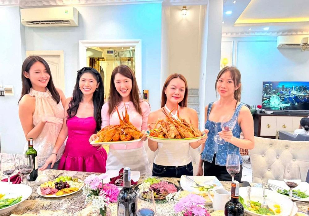 Ca sĩ Mỹ Lệ buồn vì mất kim cương, Phan Như Thảo được chồng đại gia chiều chuộng插图7 batch_715397376_1524733515691361_4094832725754730079_n 0744.jpg