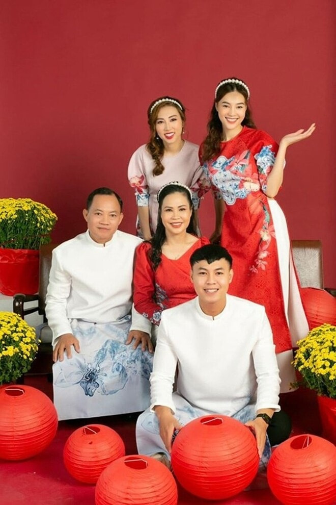 Mẹ ruột Ninh Dương Lan Ngọc: Từ người bán hàng ở chợ Bến Thành đến quý bà trong biệt thự triệu đô插图3 Chính bà là người ủng hộ Lan Ngọc theo nghệ thuật, trong khi chồng muốn con gái theo ngành công an.