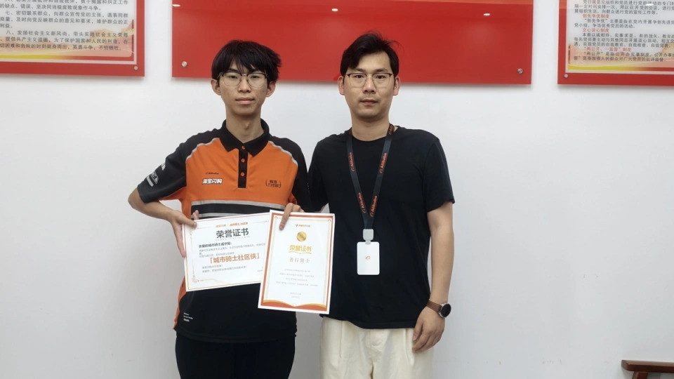 shipper cuu nguoi anh.jpg