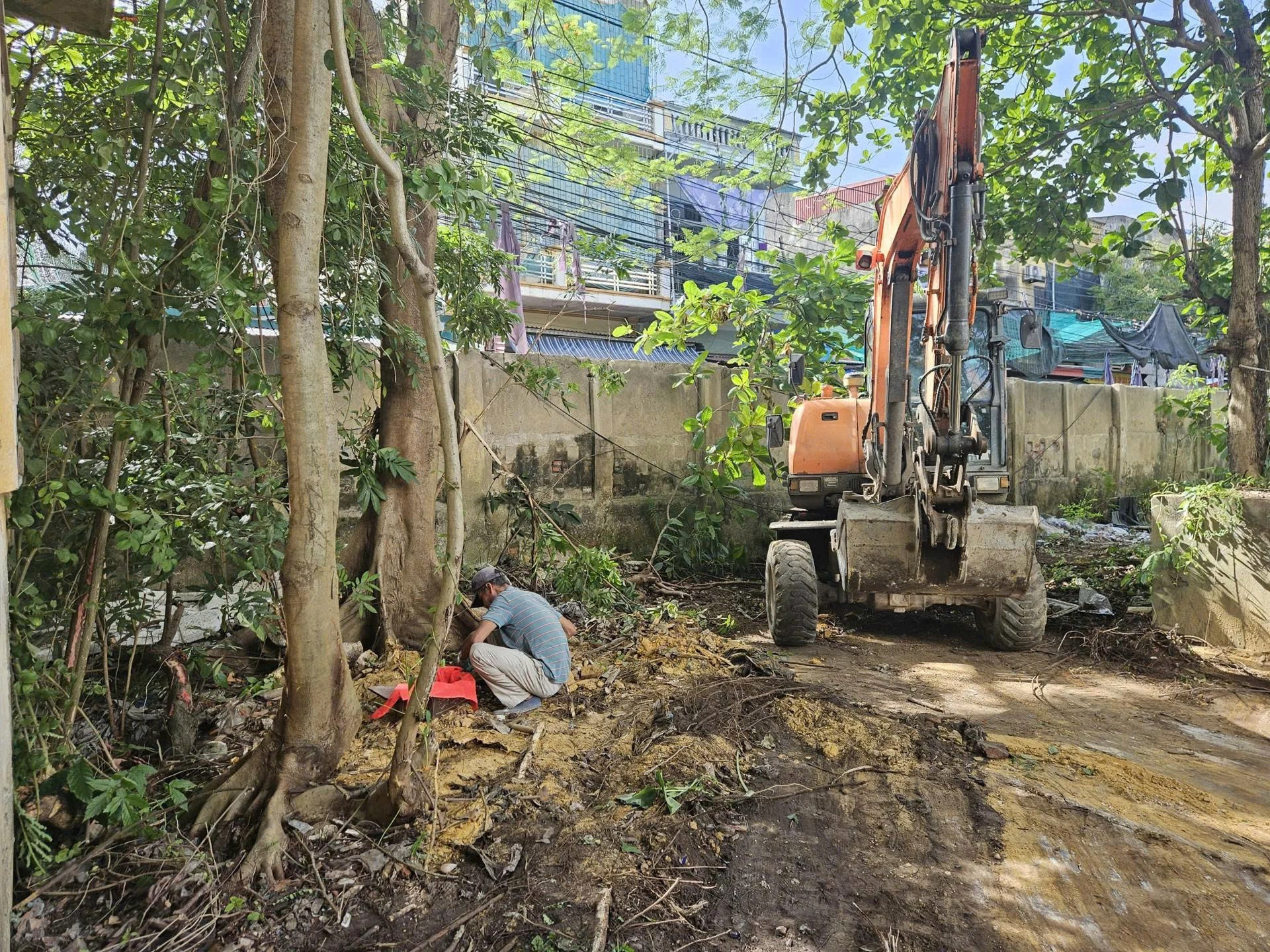 Quá trình mở rộng đường Tây Thành (tỉnh Ninh Bình) phát hiện nhiều bộ hài cốt thai nhi. Ảnh: TB