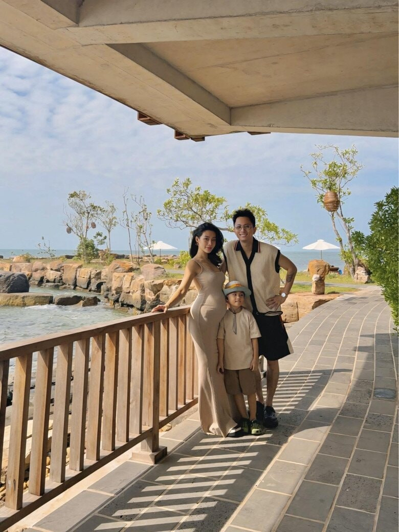Bà xã của Rhymastic được khen ngợi sắc vóc hết lời khi mang thai con thứ 2.