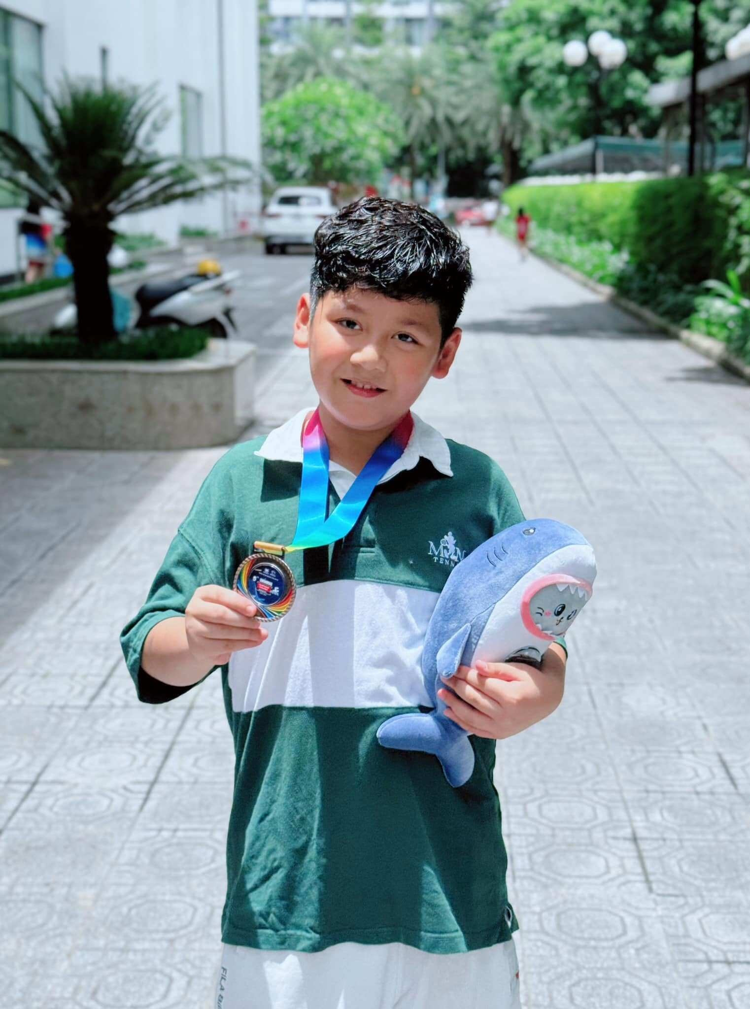 Thần thái tự tin của con trai Mạnh Trường