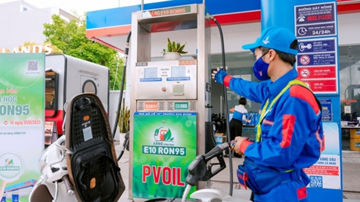 Xăng E10 được kiểm định kỹ càng trước khi bán ra thị trường. (Ảnh minh họa: PVOIL)