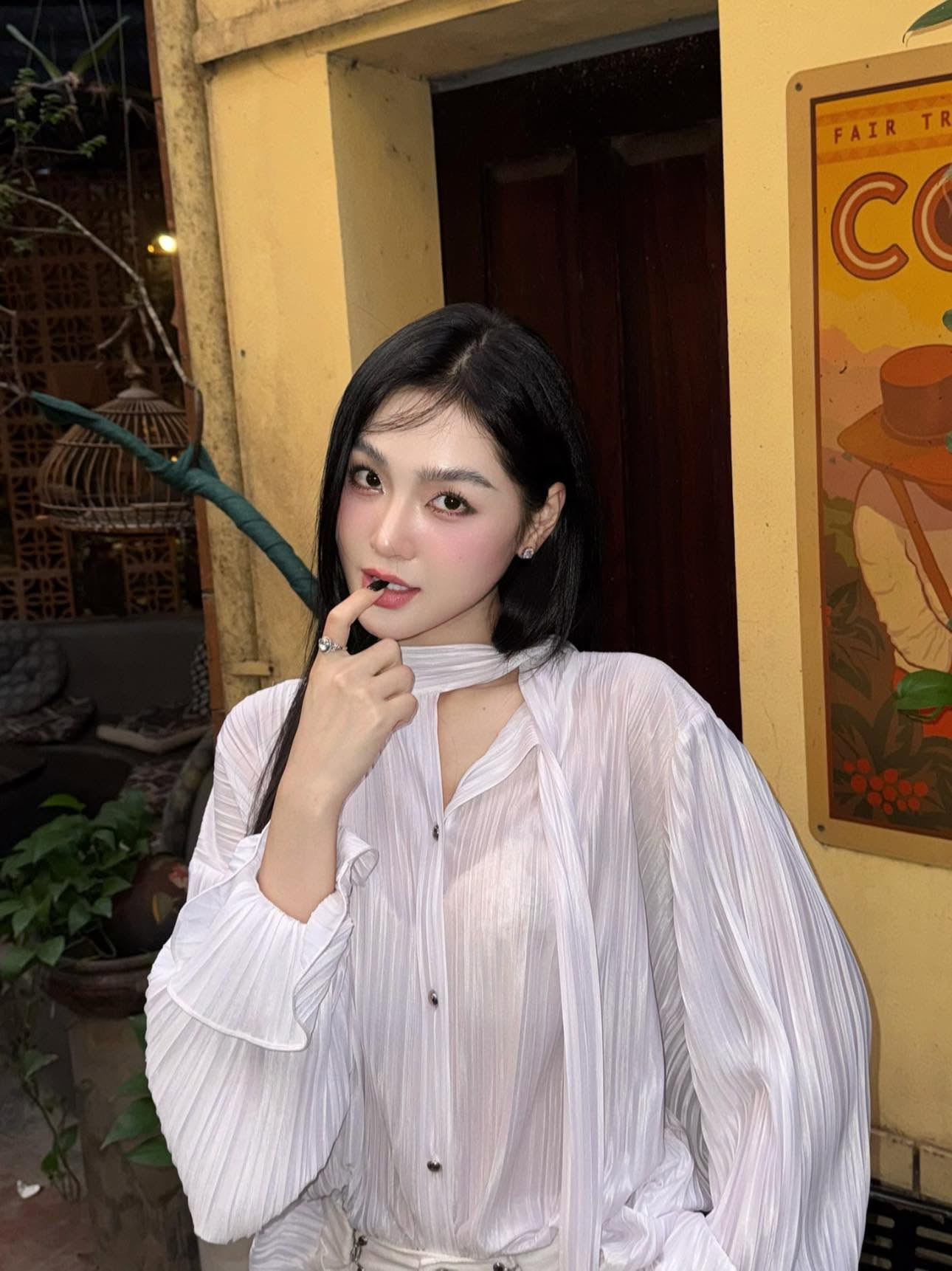 Đời thực phóng khoáng của nữ cảnh sát mật hot nhất phim Lửa trắng插图4