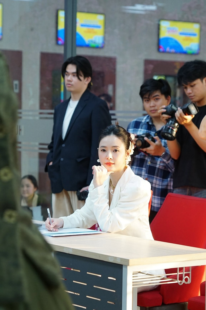 Midu Midu   giang vien.jpg