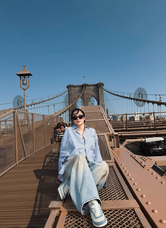 Hoa hậu Hương Giang xuất hiện với phong cách du học sinh tại New York sau MGI All Stars插图 Hoa hậu Hương Giang khoe vẻ ngoài trẻ trung trong chuyến du lịch.