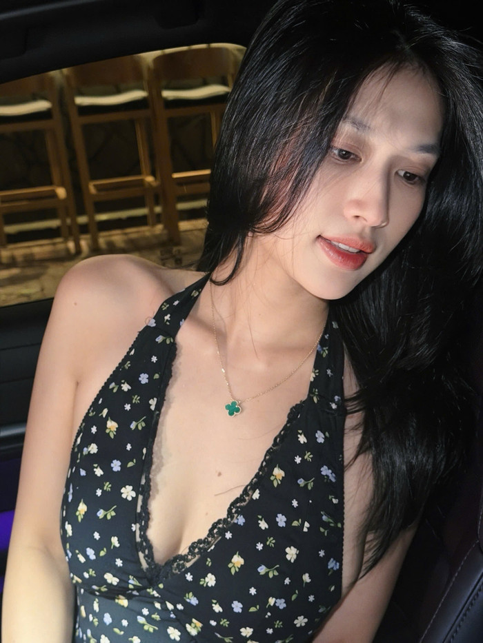 Đoàn Thiên Ân sử dụng món quà dây chuyền do Kỳ Duyên tặng