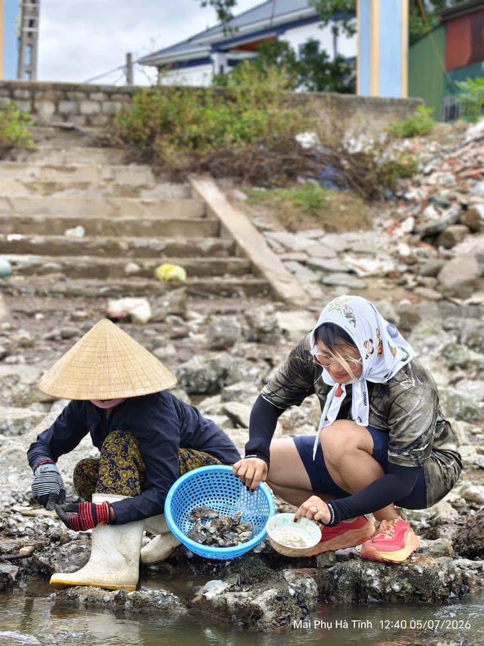 Mẹ giáo viên cùng con &amp;apos;nghỉ hè chẳng giống ai&amp;apos;, đi bộ 45 ngày xuyên miền Trung插图3