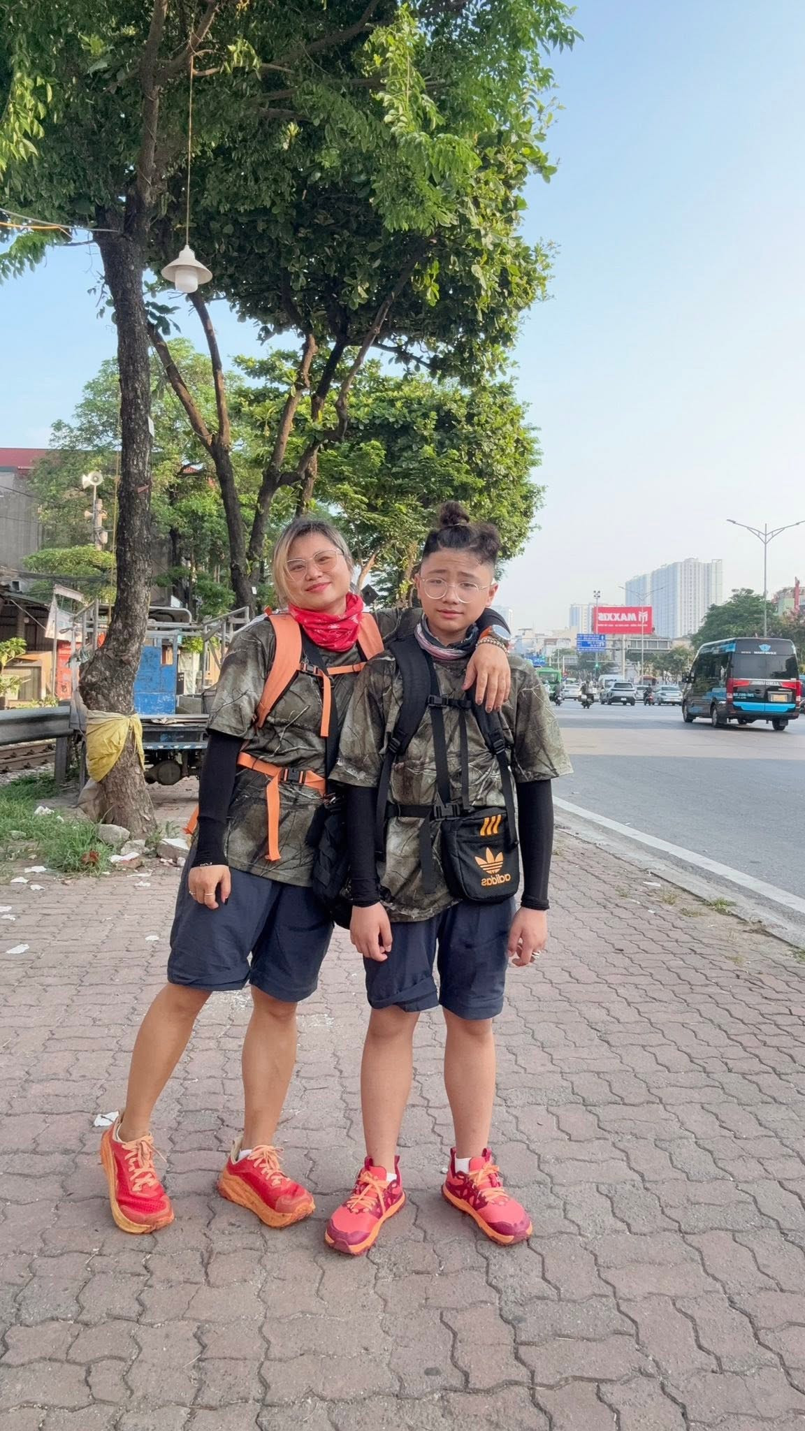 Mẹ giáo viên cùng con &amp;apos;nghỉ hè chẳng giống ai&amp;apos;, đi bộ 45 ngày xuyên miền Trung插图