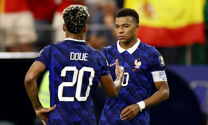 Mbappe không hài lòng với màn thể hiện của bản thân và đồng đội khi Pháp thua Tây ban Nha 0-2. (Ảnh: Reuters)