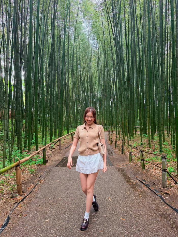 Thanh Thanh Huyền ghi điểm với vẻ đẹp ngọt ngào giữa khung cảnh xanh mướt Kyoto.