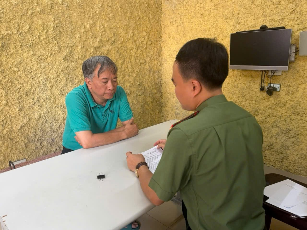 Vụ cuốn sách &amp;apos;Chuyện với Thanh&amp;apos;: Khởi tố Giám đốc NXB Hội Nhà văn và 2 người khác插图2