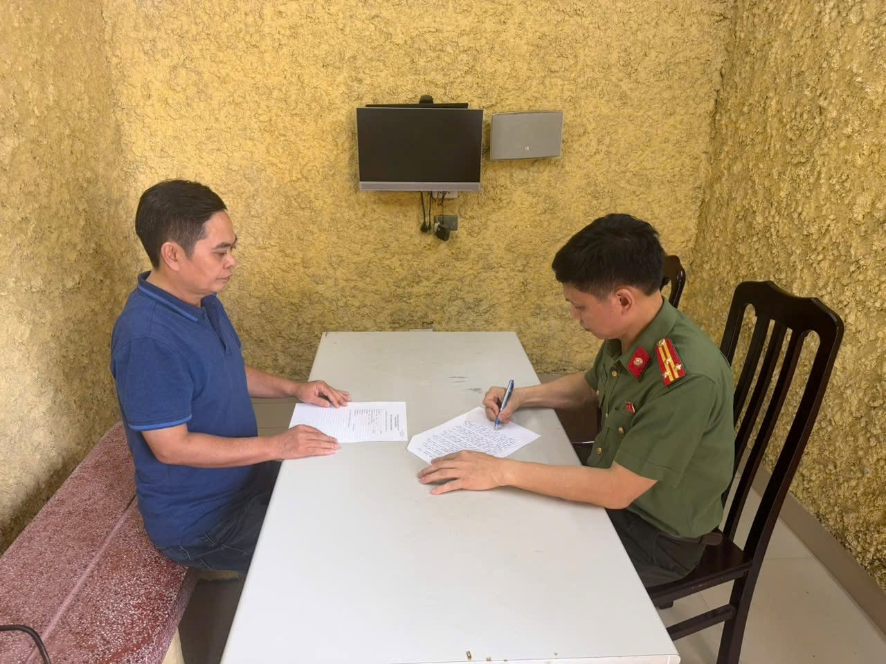 Vụ cuốn sách &amp;apos;Chuyện với Thanh&amp;apos;: Khởi tố Giám đốc NXB Hội Nhà văn và 2 người khác插图1