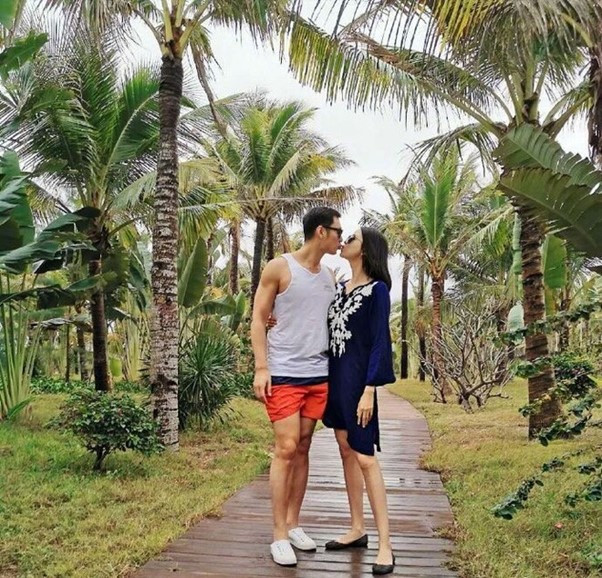 Cuộc sống viên mãn, yên bình của nàng Hậu chân dài: Từng khước từ đại gia, cưới người giản dị, kiếm tiền tỷ mỗi tháng - Ảnh 4.