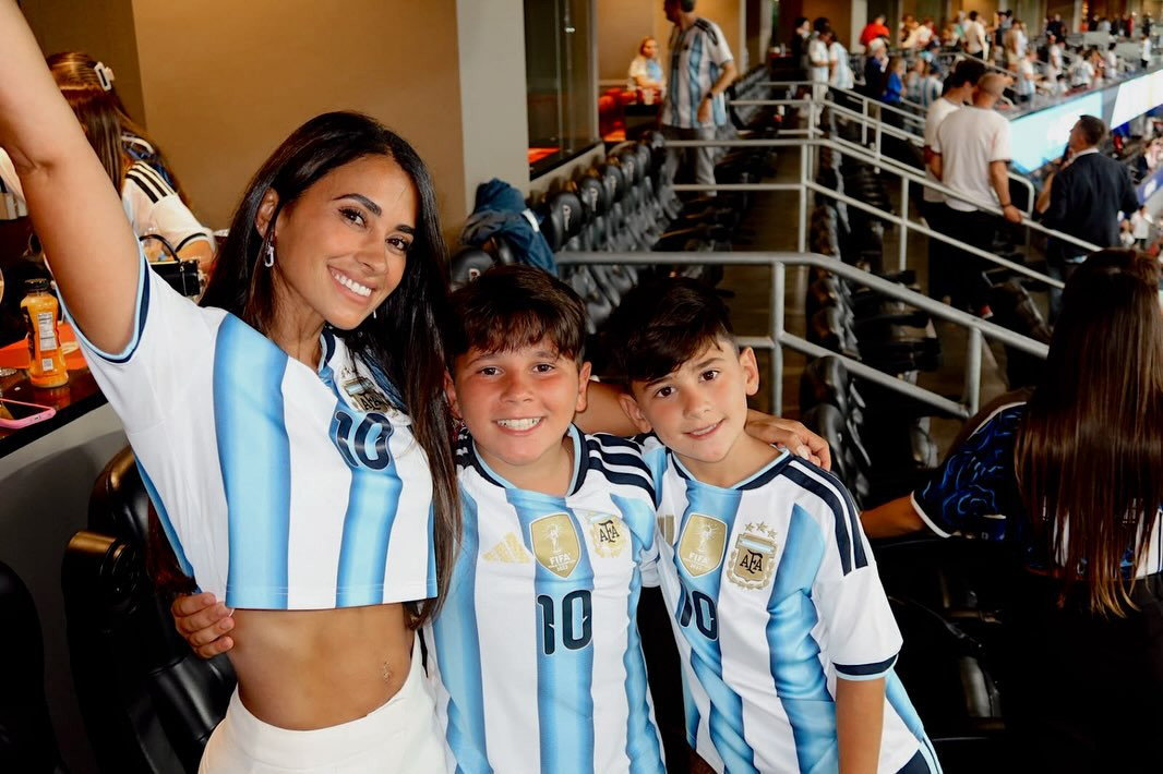 Vợ người mẫu vỡ oà khi Messi giúp Argentina đánh bại Anh vào chung kết World Cup插图 SnapInsta.to_748194175_18615083329000169_1902306966415727527_n.jpg