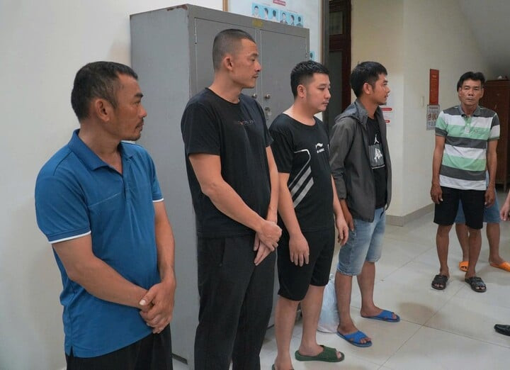 Các đối tượng trong đường dây cá độ. (Ảnh: C.A)