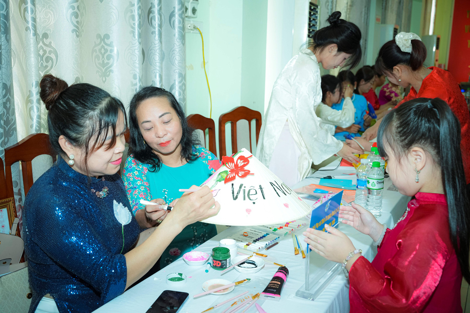 Coca-Cola Việt Nam đồng hành cùng nghệ nhân chuyển đổi số và sáng tạo nghệ thuật插图1 C22222222 2.jpg
