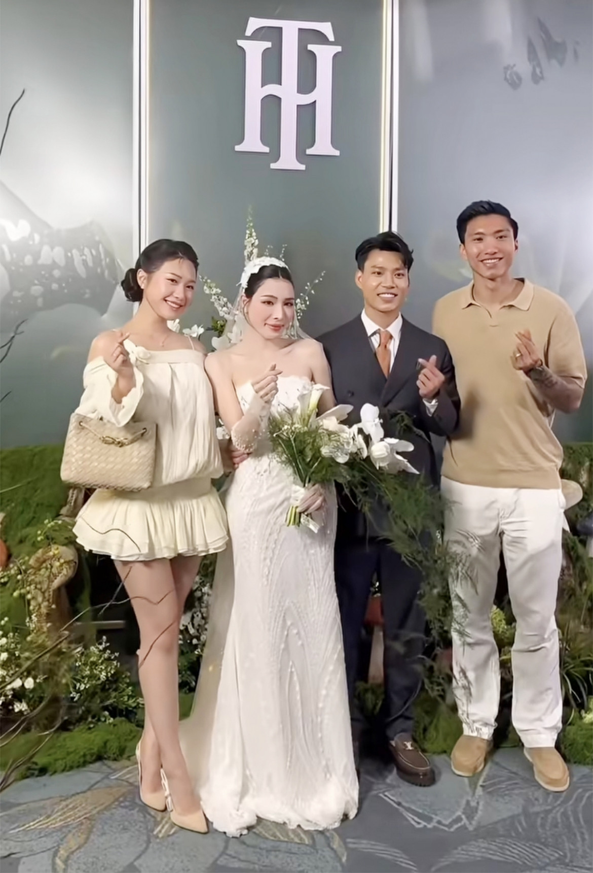 sao viet 1-7 hoa hau thanh thuy khoe anh goi cam va quyen ru o tuoi 24 hinh anh 11