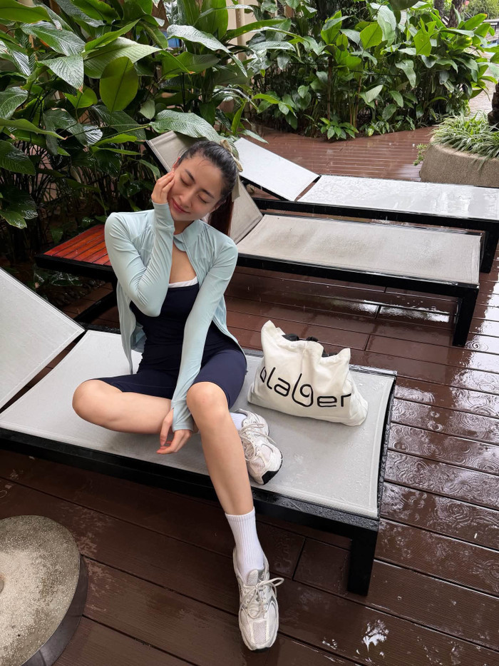 Hoa hậu Lương Thùy Linh trong trang phục thể thao năng động khoe đôi chân dài 1m22.