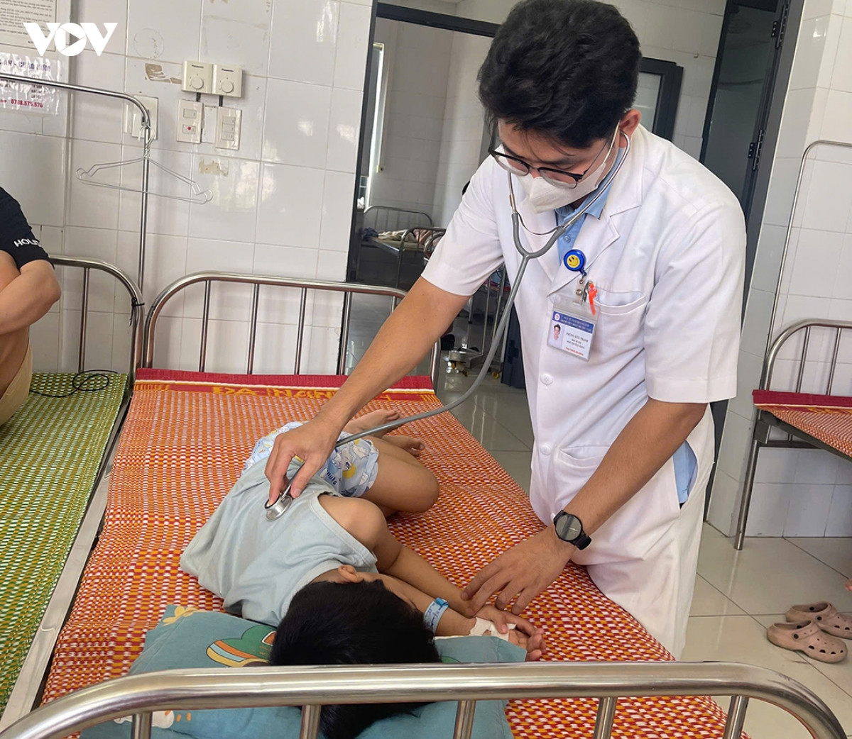 vu nghi ngo doc do an banh mi xu phat hon 50 trieu dong 2 co so vi pham hinh anh 1