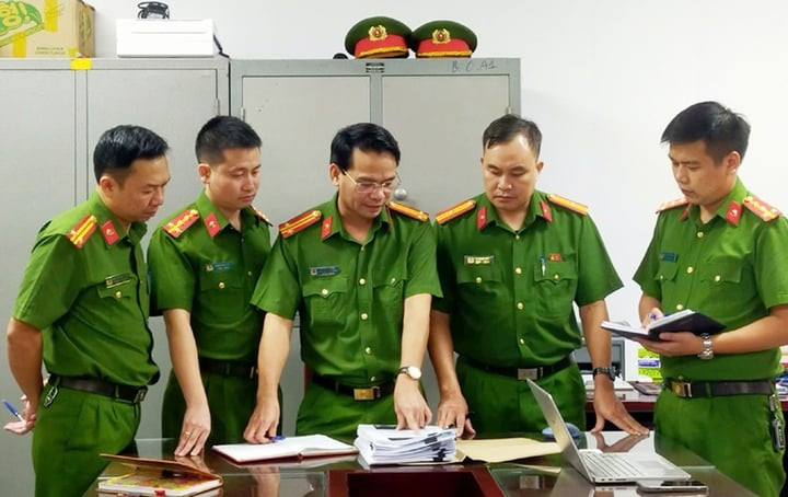 Văn phòng Cơ quan Cảnh sát điều tra Công an tỉnh triển khai phương án triệt phá chuyên án. (Ảnh: Công an Thanh Hoá)