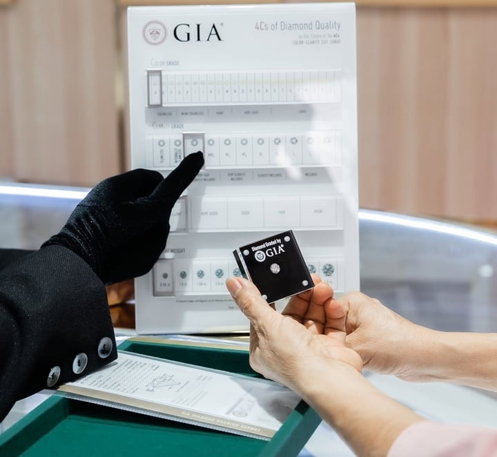 Nguồn gốc xuất xứ của viên kim cương và uy tín của đơn vị bán hàng trở thành những yếu tố quan trọng để bảo vệ quyền lợi người tiêu dùng. (Ảnh: Đại Việt)