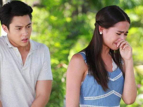 Thấy chồng bỏ thang máy để đi thang bộ, người vợ âm thầm bám theo và phát hiện bí mật khó tin - Ảnh 1