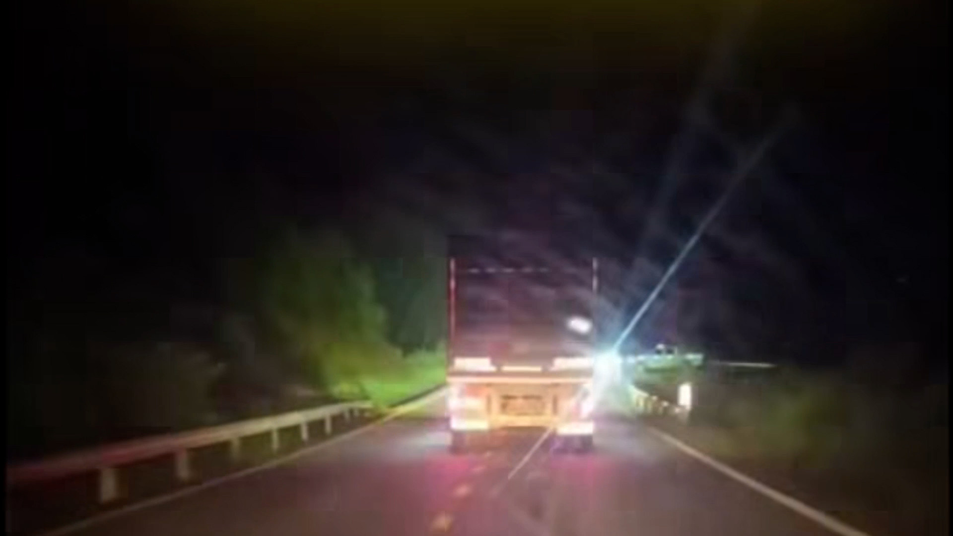 Kịch tính clip cảnh sát truy bắt tài xế ô tô bỏ chạy 130km, lời khai hé mở lý do插图1 thong chot 2.jpg