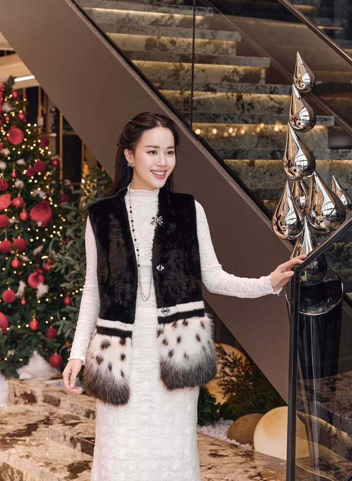 Cuộc sống của 'MC xinh nhất nhì VTV' sau 4 năm lấy chồng tiến sĩ插图6 Người đẹp sở hữu cuộc sống sang chảnh, thường xuyên có những chuyến đi du lịch nghỉ dưỡng đắt đỏ. Ngoài công việc tại Đài truyền hình Việt Nam, Mai Phương còn là người mẫu ảnh của nhiều nhãn hàng và có thêm nguồn thu nhập ổn định.