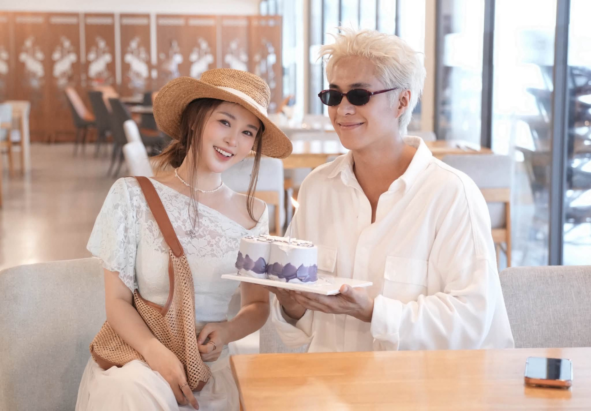 Otis và Ribi Sachi công khai mối quan hệ sau thời gian bị soi loạt hint tình cảm. Ảnh: FBNV