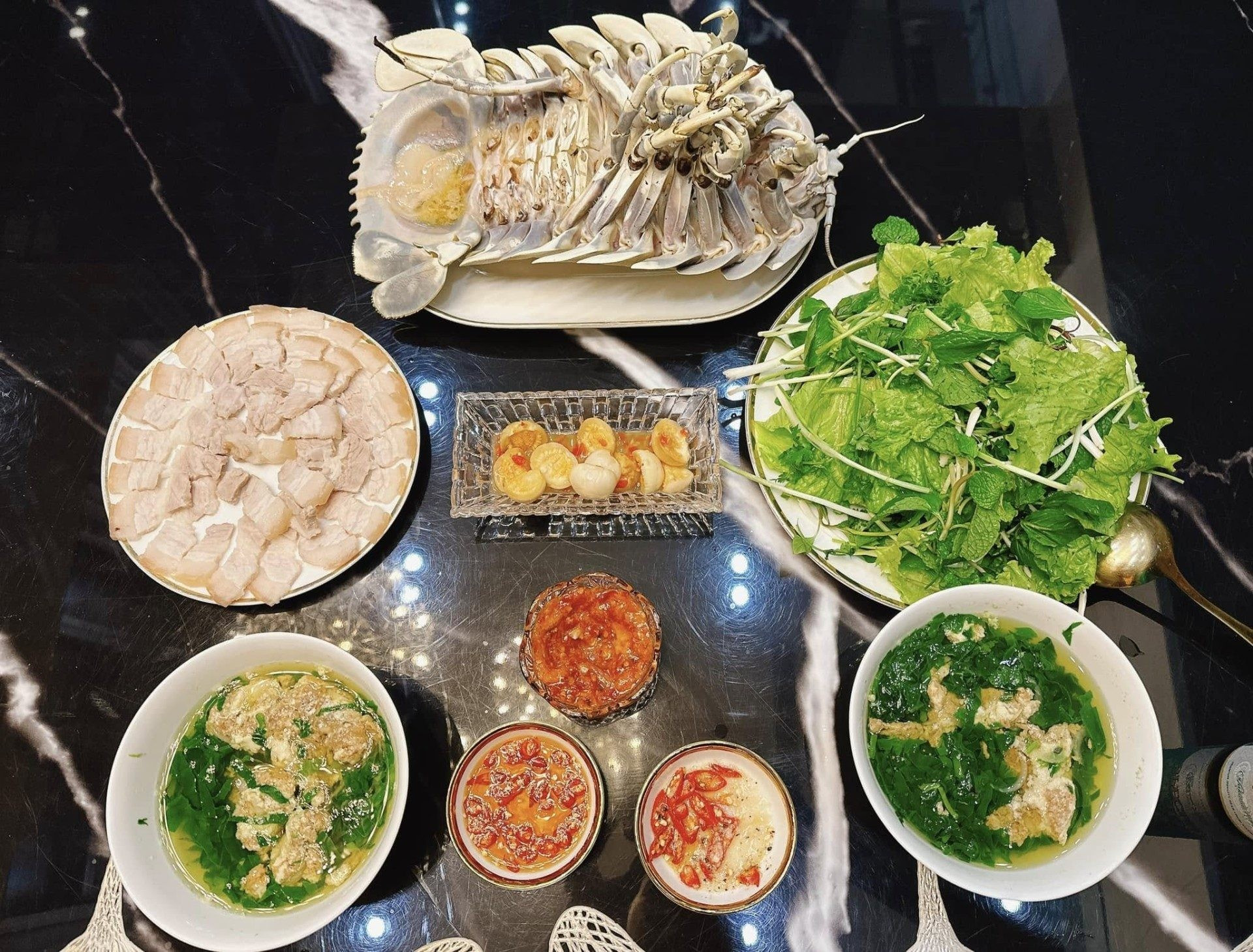Bữa cơm giản dị của Phương Oanh gây tò mò vì chi tiết “độc lạ”插图6 phuong-oanh-khoe-bua-com-ngay-he-dam-bac-chi-tiet-doc-la-gay-chu-y-5-1783004565.jpg