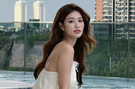 Kỳ Duyên tặng Đoàn Thiên Ân dây chuyền đá khổng tước 105 triệu đồng插图2 Kỳ Duyên tặng Đoàn Thiên Ân dây chuyền đá khổng tước 105 triệu đồng插图2