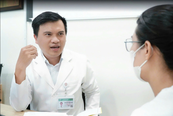 TS.BS Hoàng Tiến Trọng Nghĩa, Trưởng khoa Nội thần kinh, Bệnh viện Quân y 175. (Ảnh: NVCC)