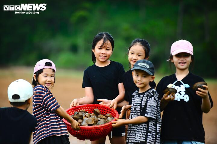 Nụ cười tươi thắm trên gương mặt