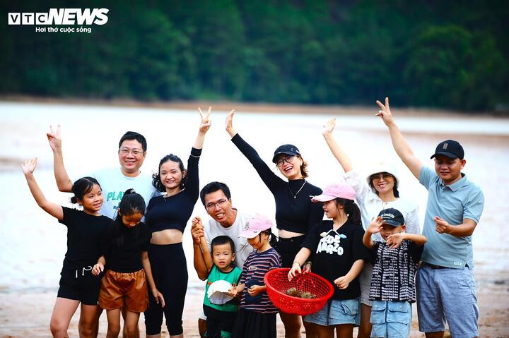 Và quan trong hơn là thông qua các hoạt động này, tình cảm giữa mọi người được gắn kết, chia sẻ và tốt đẹp hơn.