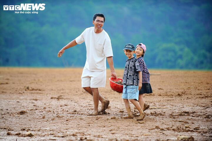 Niềm vui của cả cha lẫn con trong buổi trải nghiệm thú vị tại Đà Lạt.