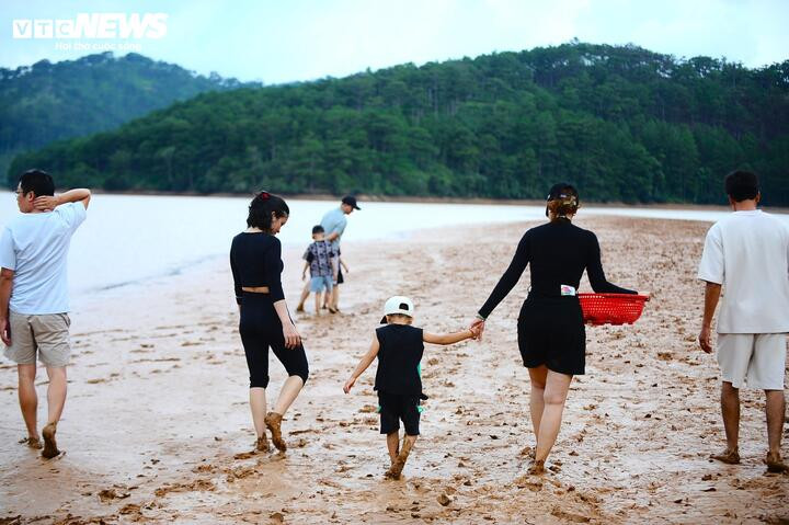 Chị Phạm Thị Thúy Liễu (du khách đến từ Nha Trang) cho biết:
