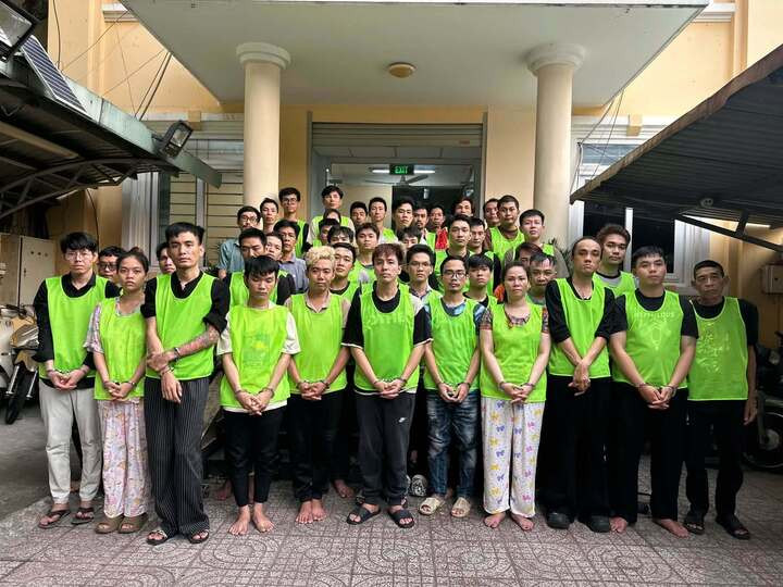 Các đối tượng trong đường dây liên quan ma túy vừa bị triệt phá. (Ảnh: Công an phường Chánh Hưng)