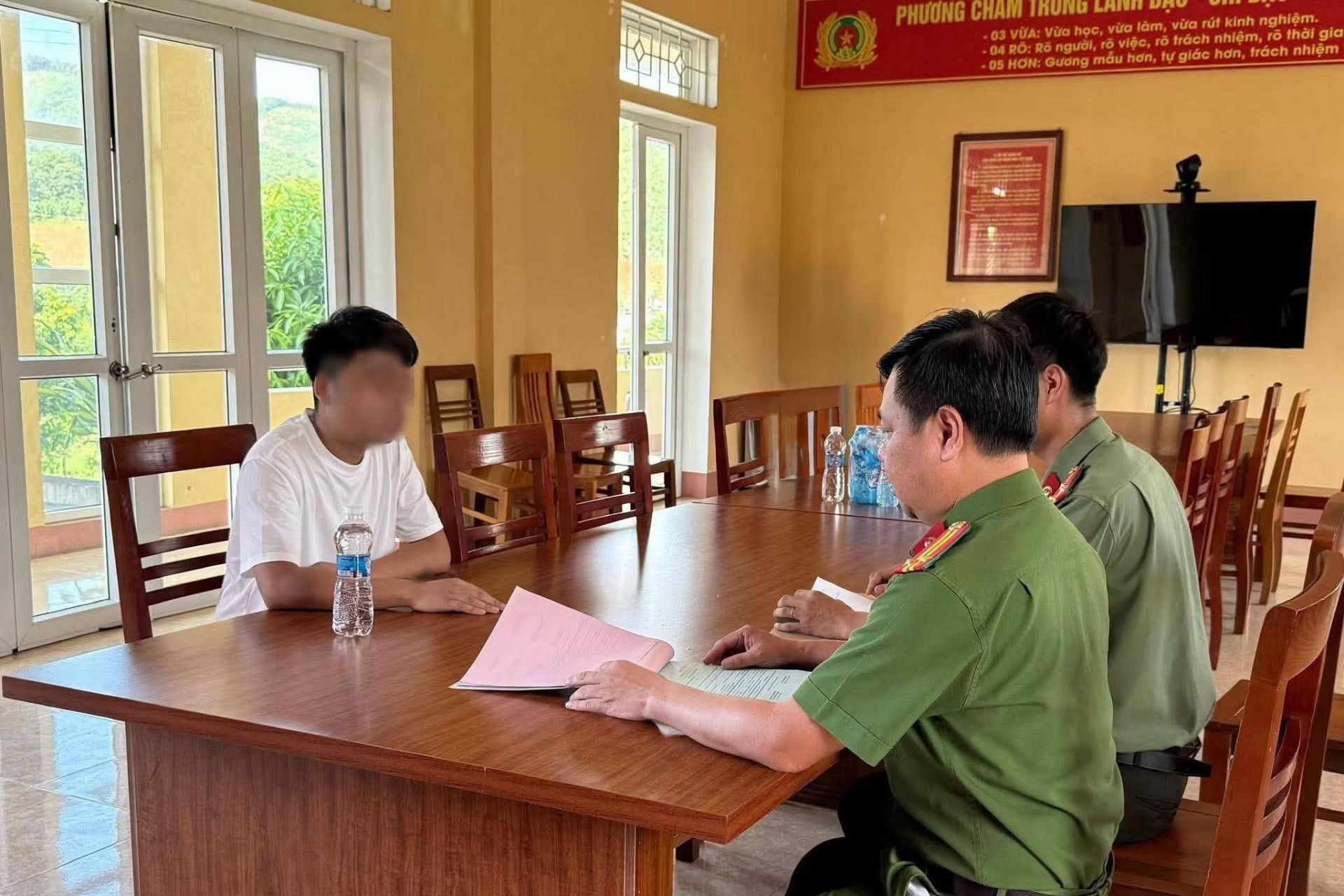 cuong tay.jpg