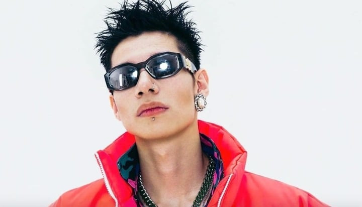 Rapper MCK gây tranh cãi về album chứa nội dung phản cảm.