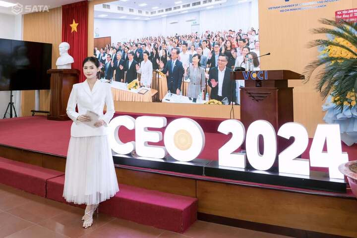 Năm 2021, Thu Uyên từng là đại biểu Diễn đàn Tri thức trẻ Việt Nam toàn cầu. Sau khi tốt nghiệp ngành Quản trị Kinh doanh tại Đại học FPT, cô hiện làm việc trong lĩnh vực y tế, chăm sóc sắc đẹp.