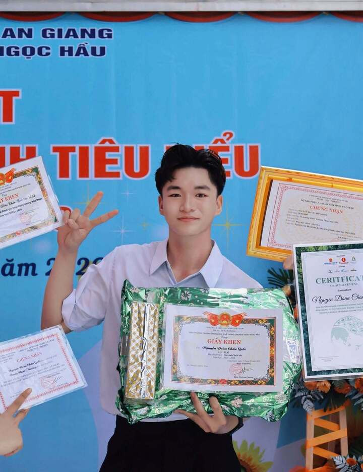 Chấn Quốc trở thành thủ khoa chuyên ngành Thanh nhạc Nhạc nhẹ của Nhạc viện TP.HCM.