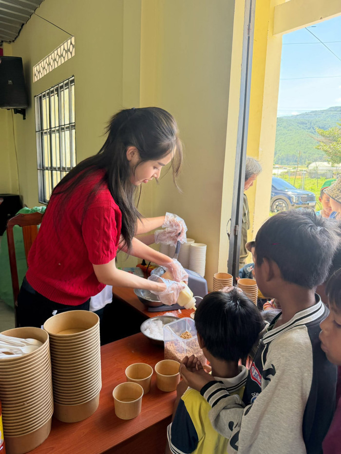 Hoa hậu Thanh Thủy thường xuyên làm các hoạt động thiện nguyện.